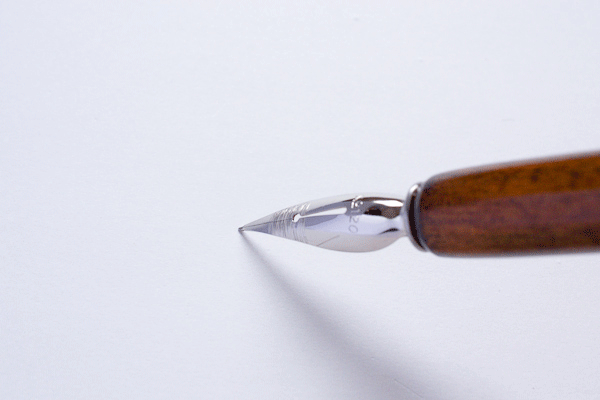 意図的に線を細くできるペン先のひねり